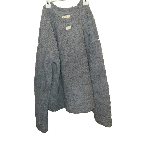 Light Grey Sherpa women’s sweater, unworn with tags. - Picture 4 of 5